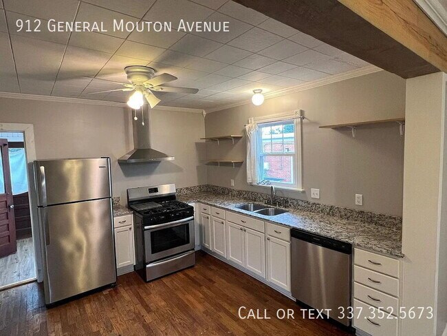 Foto del edificio - 912 General Mouton Ave