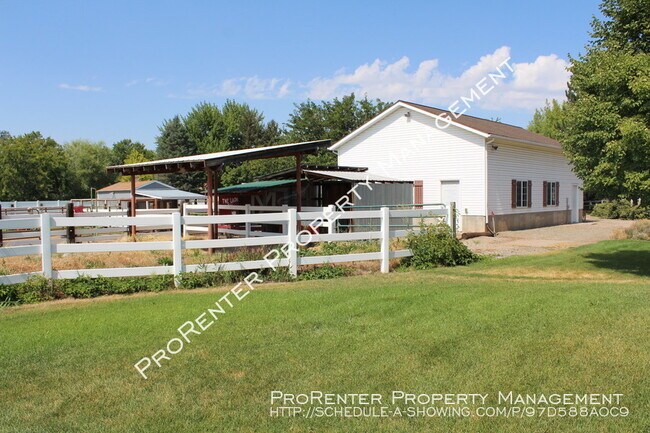 Foto del edificio - Kaysville Horse Property 5 Beds, 3.5 Baths