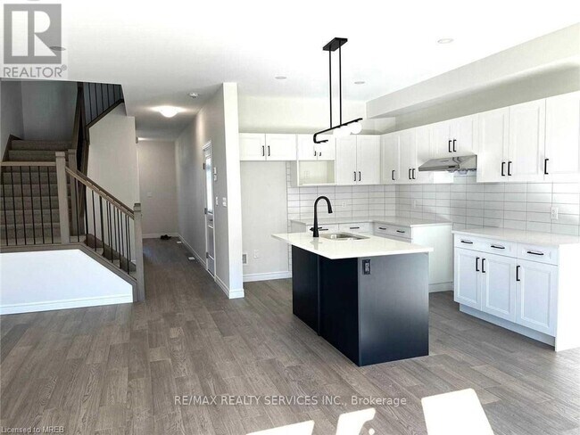 Building Photo - 132 Doan Dr