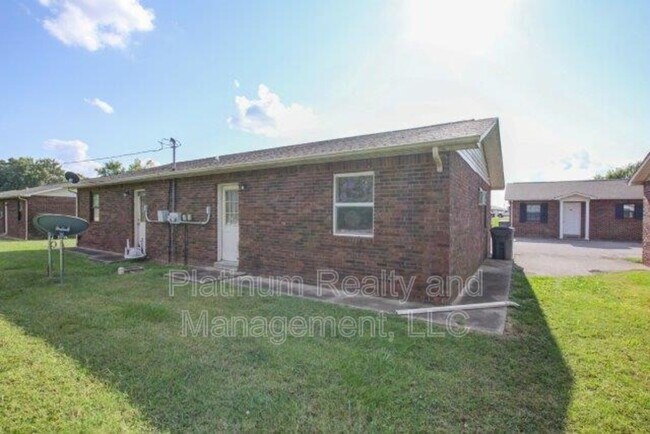 Building Photo - 404-402 Thompsonville Ln