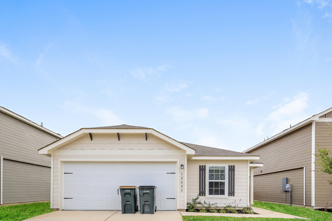 Building Photo - 12025 Claudette St, San Antonio, TX