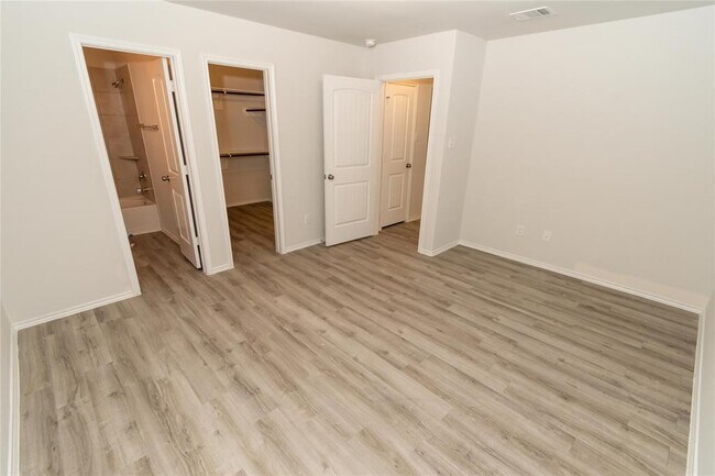 Foto del edificio - 4814 Sweet Chestnut Ln