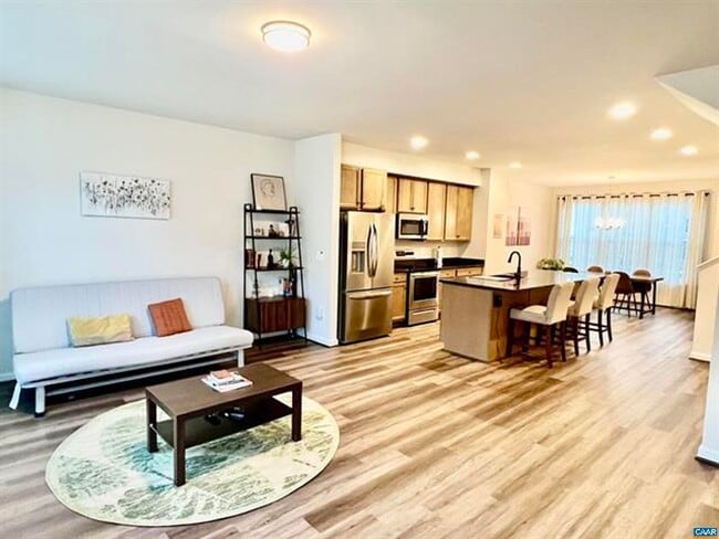 Building Photo - Southwood- Gorgeous style and like new condition with a great location to downtown and the Univer...