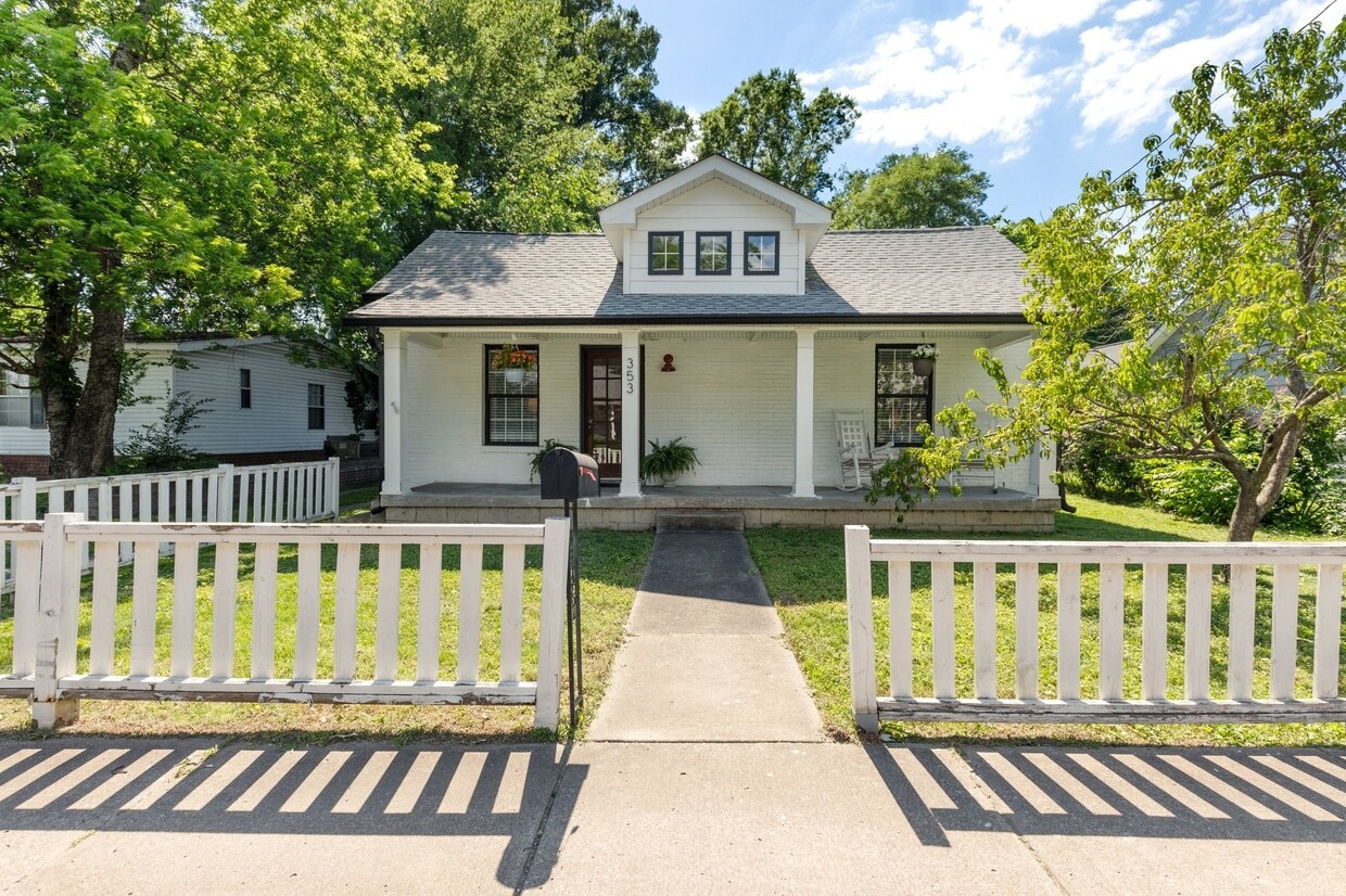 Primary Photo - 353 9th Ave N