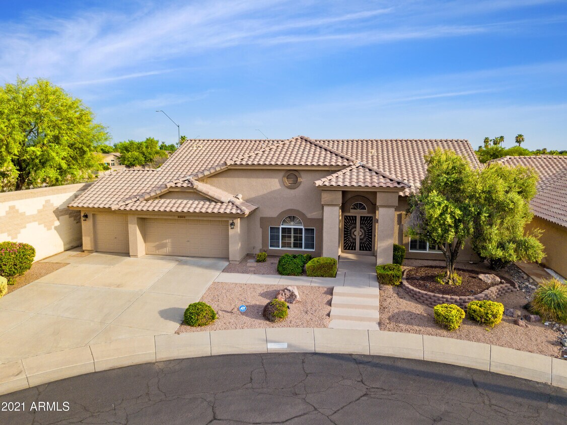 Foto principal - 8301 W Escuda Dr