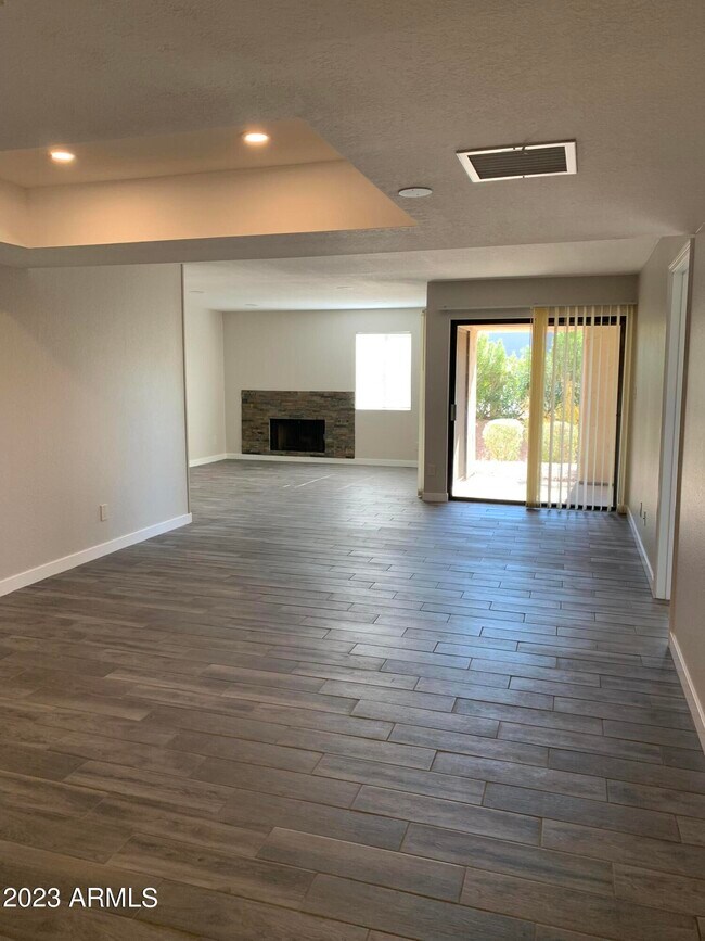 Foto del edificio - 9275 E Mission Ln