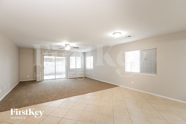 Foto del edificio - 8338 W Hughes Dr