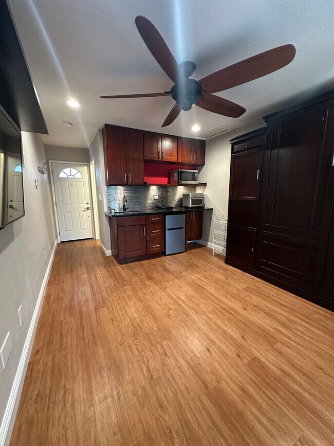 Foto del edificio - Downtown Studio just off First Street!