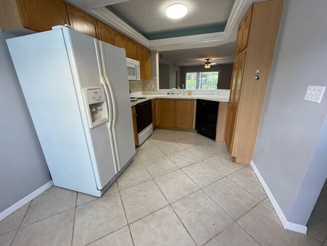 Building Photo - ANNUAL RENTAL - 2/2 CONDO IN PINE HAVEN