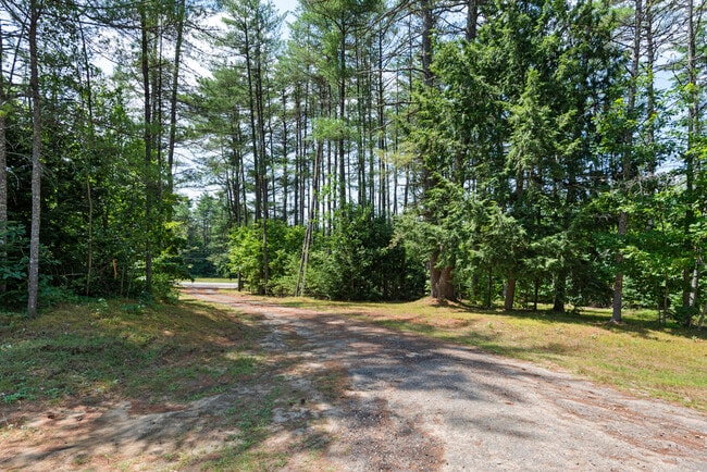 Building Photo - 826 New Hampshire Rte 175