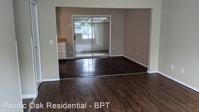 Building Photo - 3 br, 1.5 bath House - 9885 Green Dr