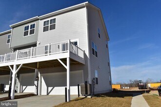 Building Photo - 224 Swan Fld Ave