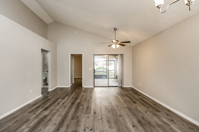 Foto del edificio - 585 Conure St