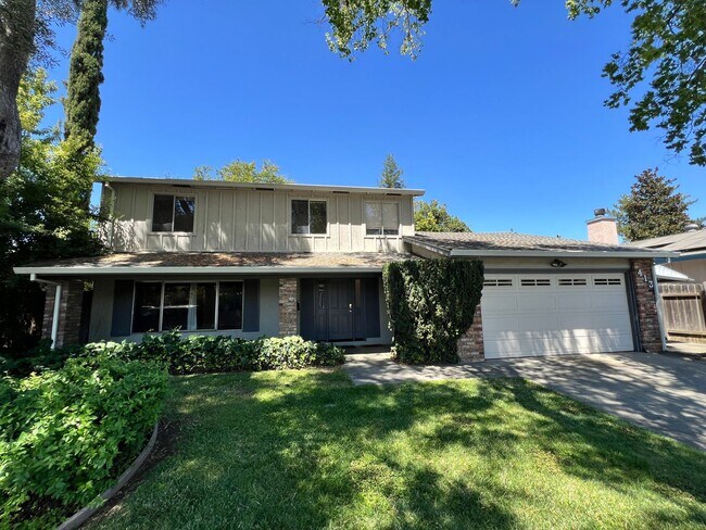 Foto del edificio - Spacious Home in Wonderful Davis Neighborhood!