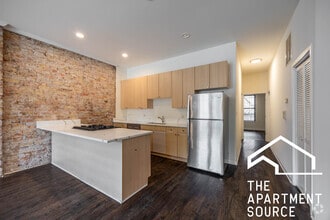 Building Photo - 2833 W Medill Ave