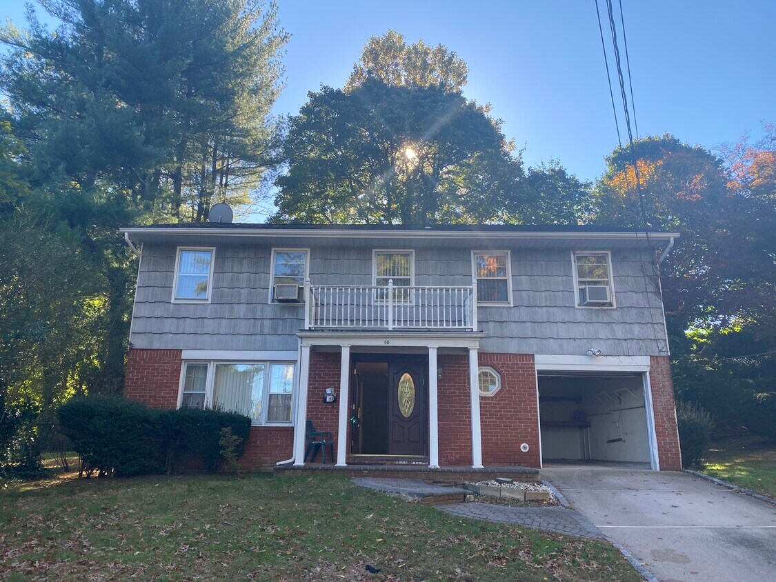 Foto principal - 10 Pickwood Ln