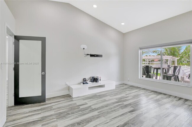 Building Photo - 13440 SW 17th Ct