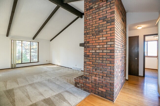 Foto del edificio - 3118 Lakeview Cir