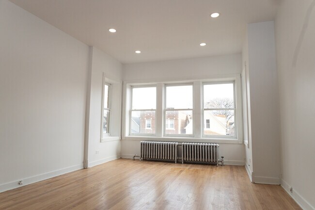 Foto del edificio - 2016 N Kilbourn Ave