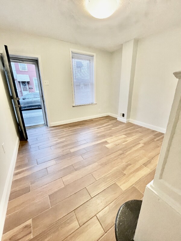 Foto del edificio - 2606 E Madison St