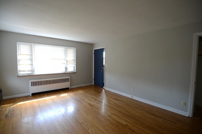 Building Photo - 4048 Longford Dr