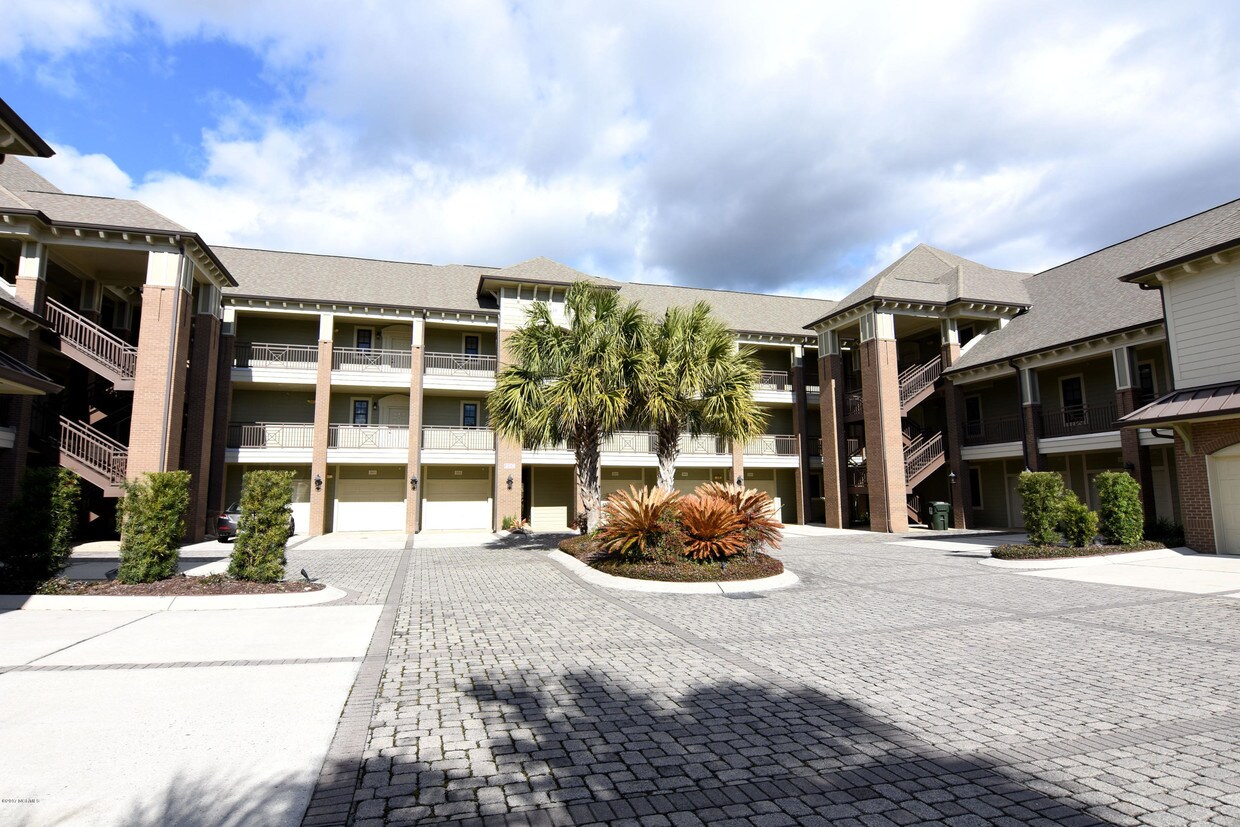 550 Grande Manor Ct Unit 302, Wilmington, NC 28405 Condo for Rent in