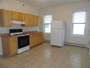 Building Photo - 32 Rockland Ave