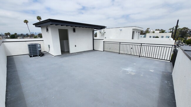 Foto del edificio - 2637 S Cochran Ave