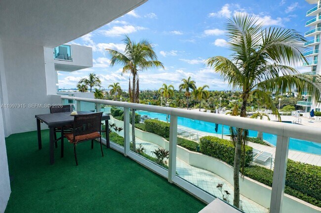 Foto del edificio - 7900 Harbor Island Dr