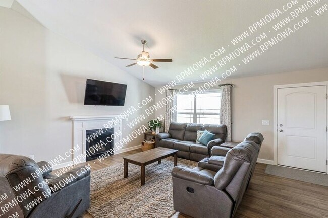 Building Photo - FULLY FINISHED WALK-OUT BASEMENT!! 4 Bedro...