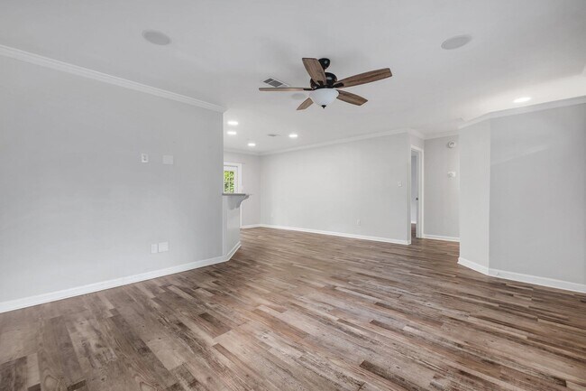 Building Photo - 172 Ann Cir