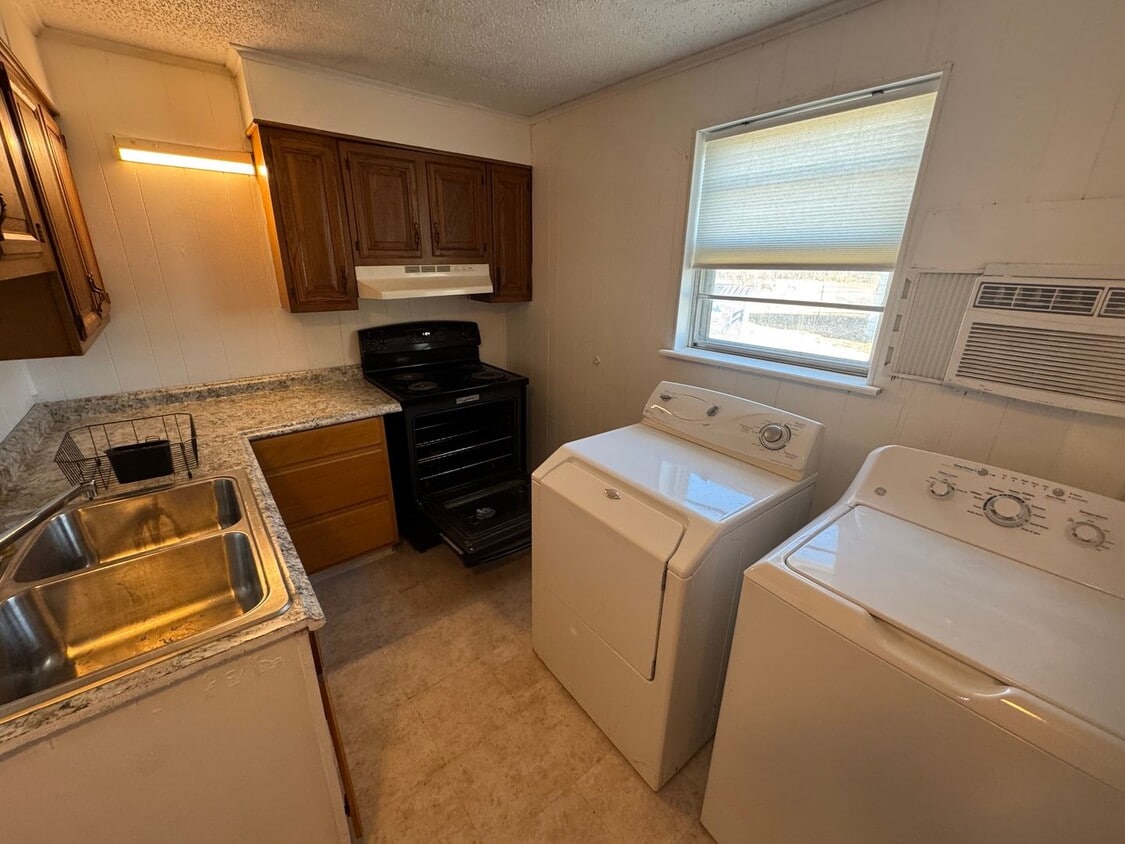 Foto principal - 739 Iberis Rd S