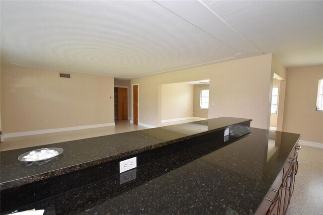 Foto del edificio - 6611 Colonial Dr