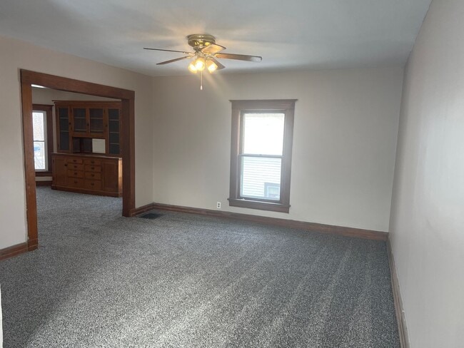 Building Photo - 479 N Washington St