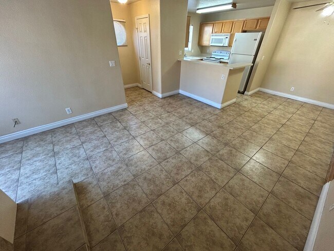 Foto del edificio - ***SPRING SPECIAL DEAL!! $600 OFF FIRST MONTHS RENT IF MOVED IN 2 WEEKS!!***  CHARMING EAST LAS V...