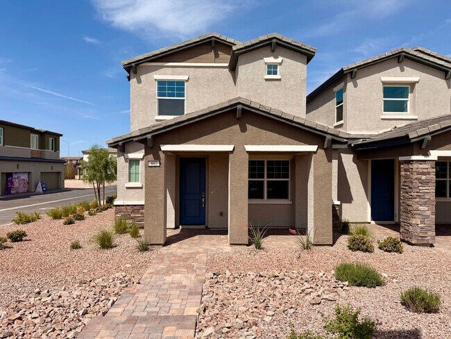 Building Photo - FULLY FURNISHED 3 BED 2.5 BATH 2 CAR GARAG...