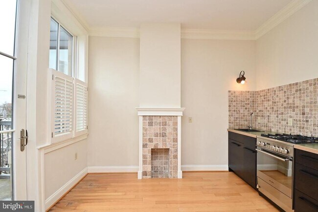 Foto del edificio - 1210 R St NW