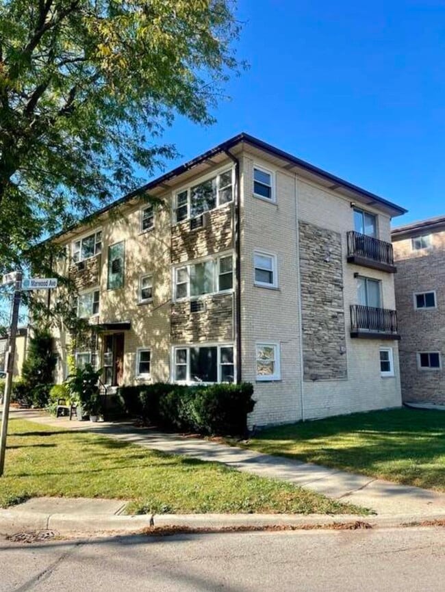 Building Photo - 7701 W Marwood Ave