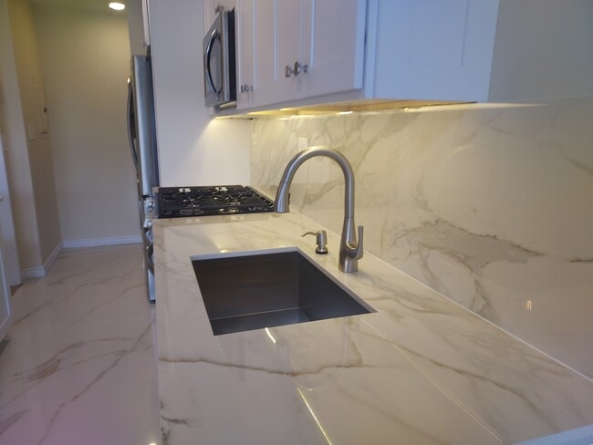 Building Photo - 239-70B Oak Park Dr