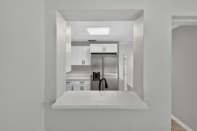 Building Photo - 1037 W 28th St