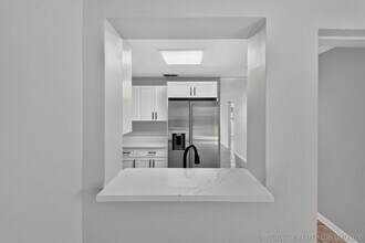 Building Photo - 1037 W 28th St