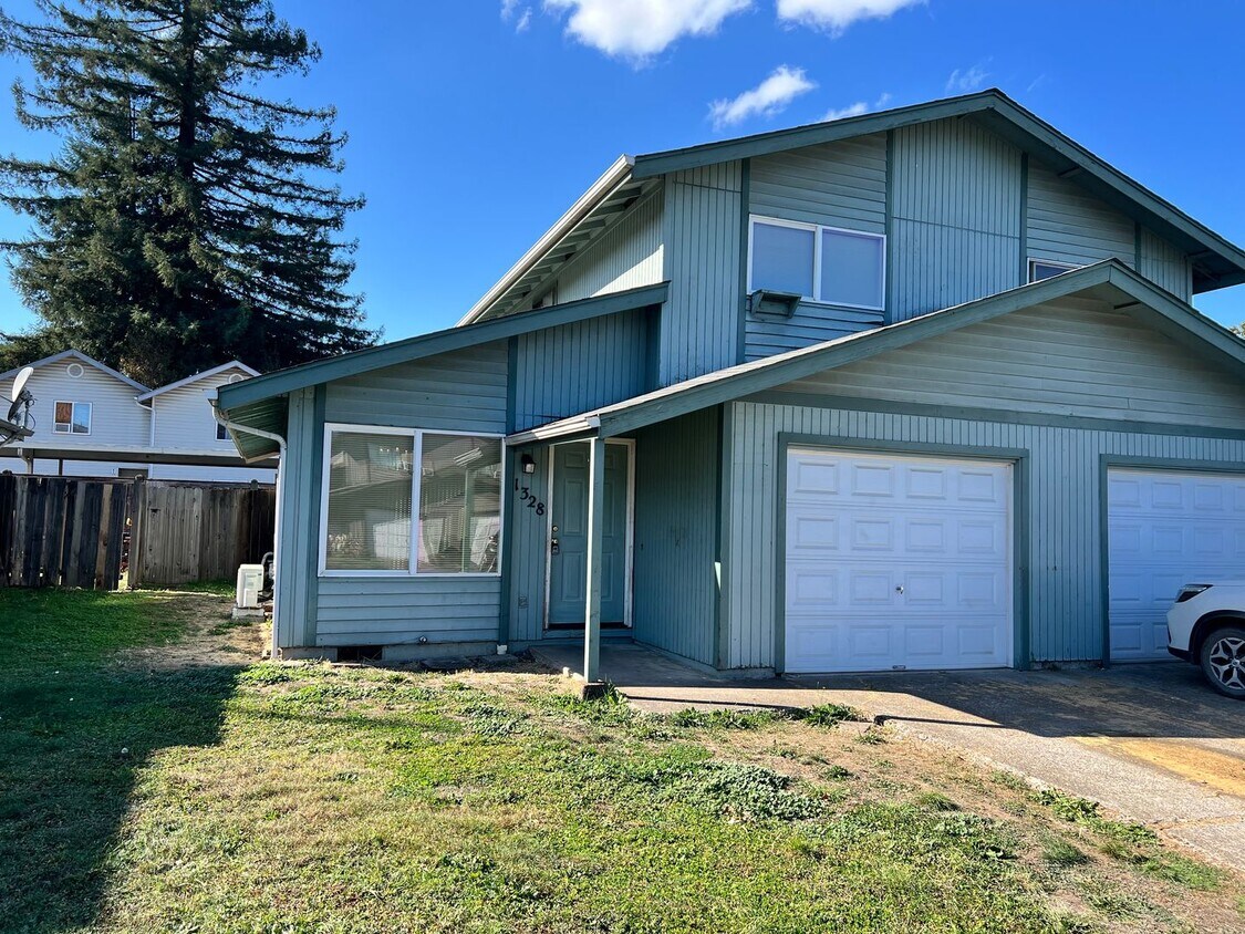 Primary Photo - Updated 2 bedroom 1.5 bathroom duplex