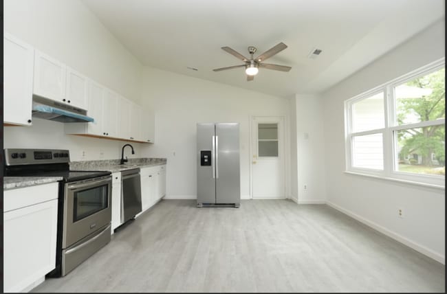 Building Photo - A beautiful house available in Williford