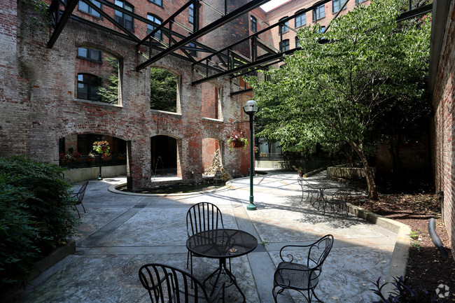 Patio - The River Lofts at Tobacco Row