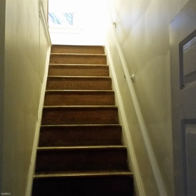 Building Photo - 1002 49th Pl NE