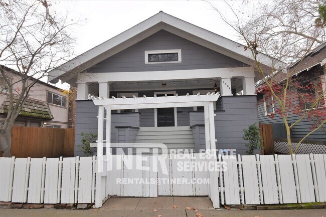Building Photo - Dreamy pet friendly home in Marshall Schoo...