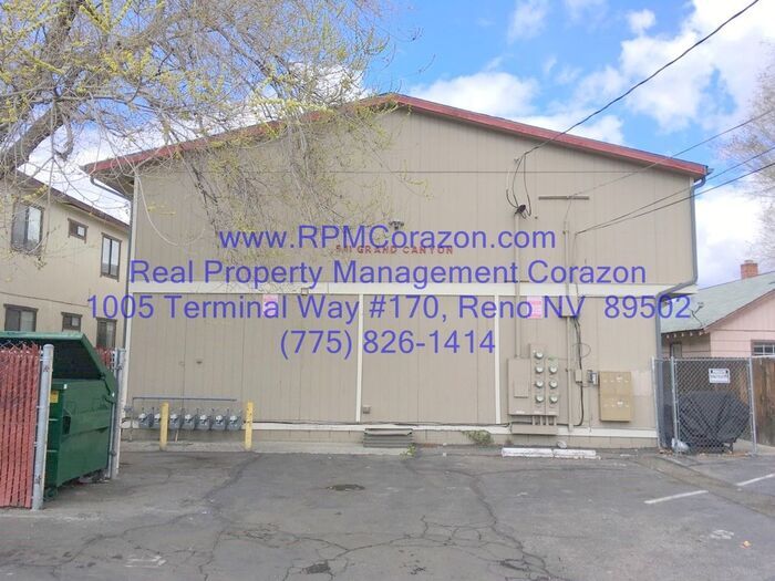 Foto principal - 2 bedroom, 1 bath townhome available now