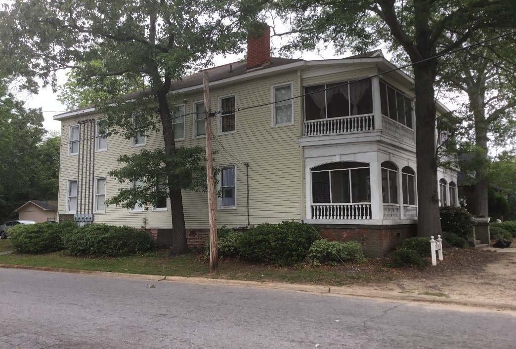 Building Photo - Twin Oaks Apartments