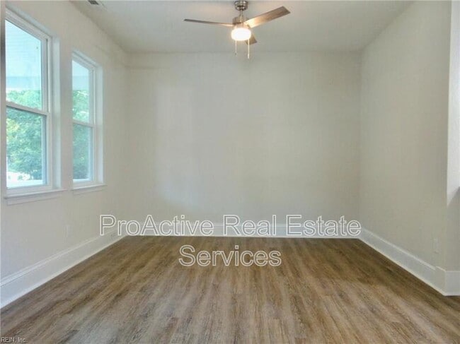 Building Photo - 838 W 48th St