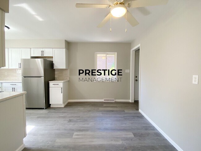 Foto del edificio - Large 3 Bedroom Home In Gary